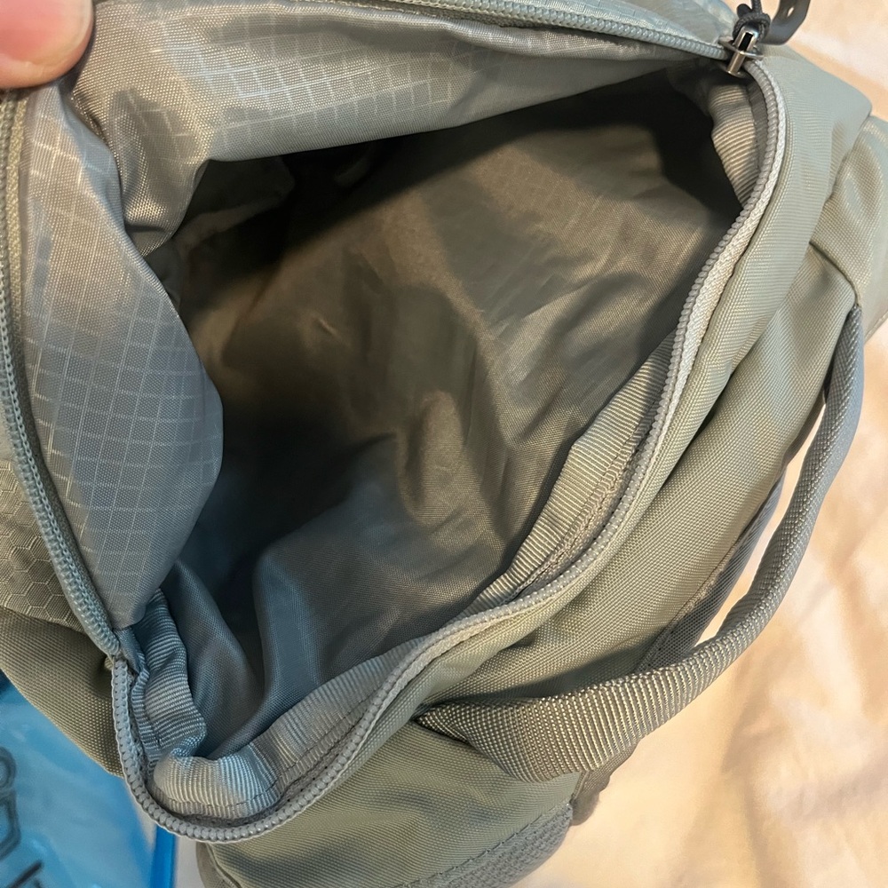 Like new Gregory Nano 22 H2O Gray Backpack with Hydration Pack - Picture 4 of 8
